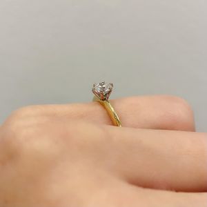 옐로우 골드 라운드 다이아몬드 6프롱 약혼 반지 - 사진 4