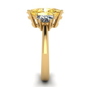 사이드 하프 문 화이트 다이아몬드가 있는 타원형 옐로우 다이아몬드 링 옐로우 골드 - 사진 2