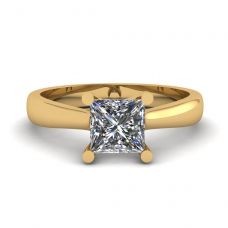 프린세스 컷 다이아몬드가 세팅된 18K 옐로우 골드 링