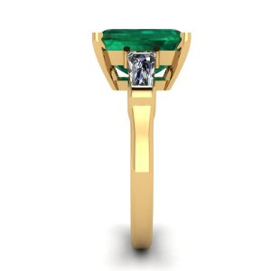 사이드 다이아몬드가 있는 3캐럿 에메랄드 반지 바게트 옐로우 골드 - 사진 2