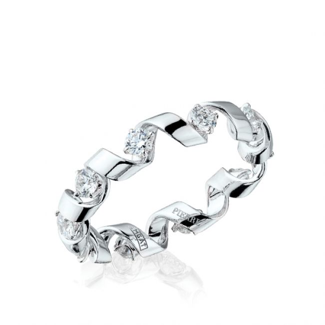 18K 화이트 골드에 0.64캐럿 다이아몬드가 세팅된 반지 - Ruban Collection