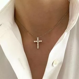 11개의 다이아몬드가 세팅된 십자가 목걸이 (2х1.5 cm) - 사진 1